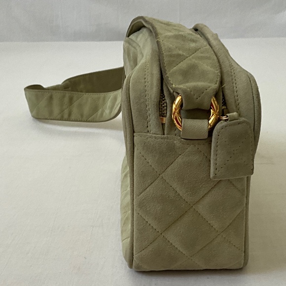 CHANEL Vintage Diamond CC Logo Suede Camera Bag Sage Green - Picture 4 of 14